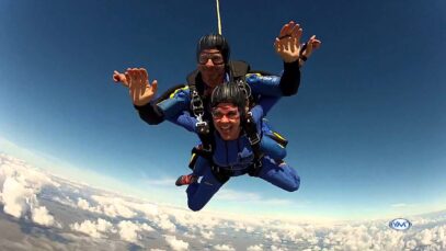 Salto en paracaidas de Priscila Perales miss México & actriz desde Skydive Miami Inc.