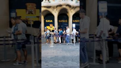 “¿Ya viste ESTO en Barcelona? | Arte urbano, Catedral y la increíble Casa Batlló 🎨🏰” #travel #turism