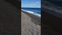 🌋 Un local nos reveló el secreto de la Playa Negra de Santorini  #grecia #travel #santorini #turism