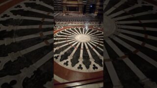 Basílica de Santa Croce aquí descansan figuras como Miguel Ángel, Galileo Galilei y Maquiavelo. P-1